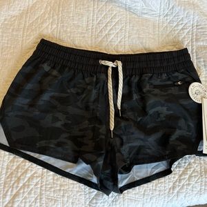 Vuori clementine shorts (NWT)